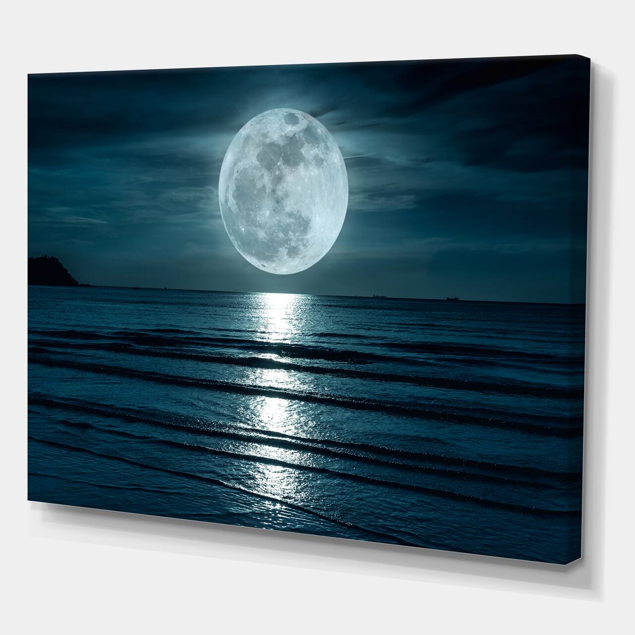 Designart - Super Moon Over The Sea I - Modern Canvas Wall Art Print